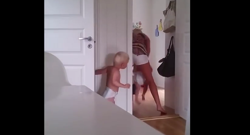 Time-Lapse Video Of Mom Struggling To Put Twins To Bed