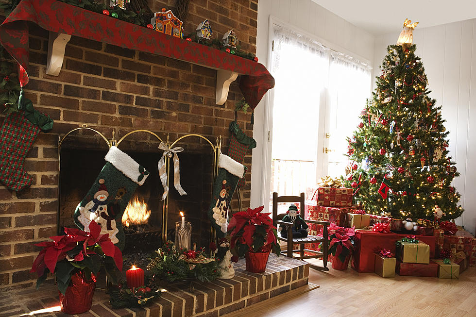 When’s The Perfect Time To Decorate Your Home For Christmas? [POLL]