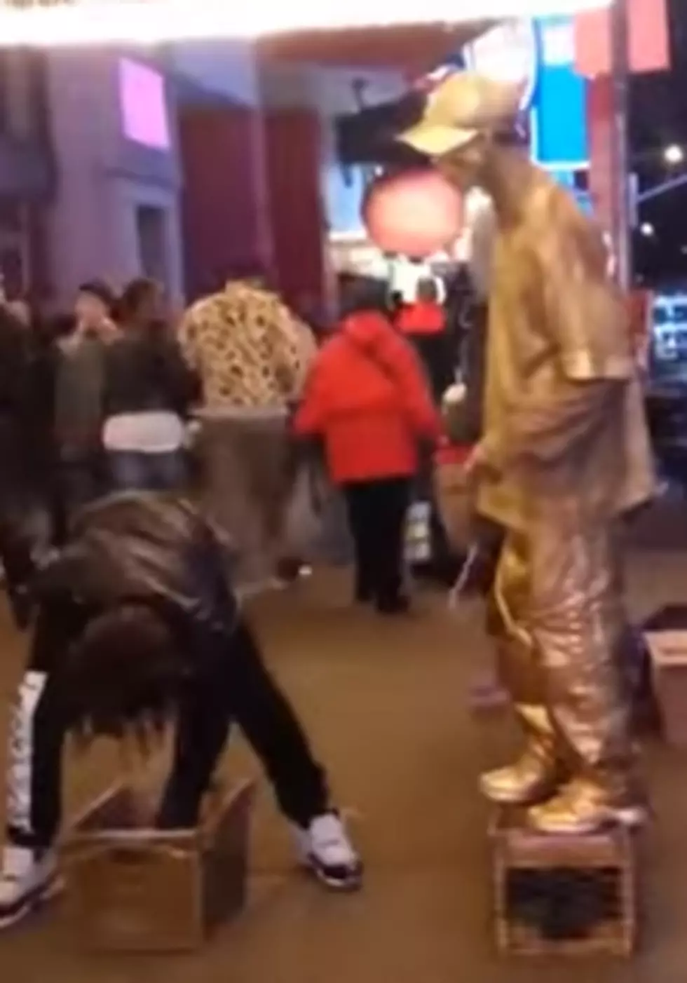 This Is What Happens If You Try To Steal From A Human Statue [VIDEO]