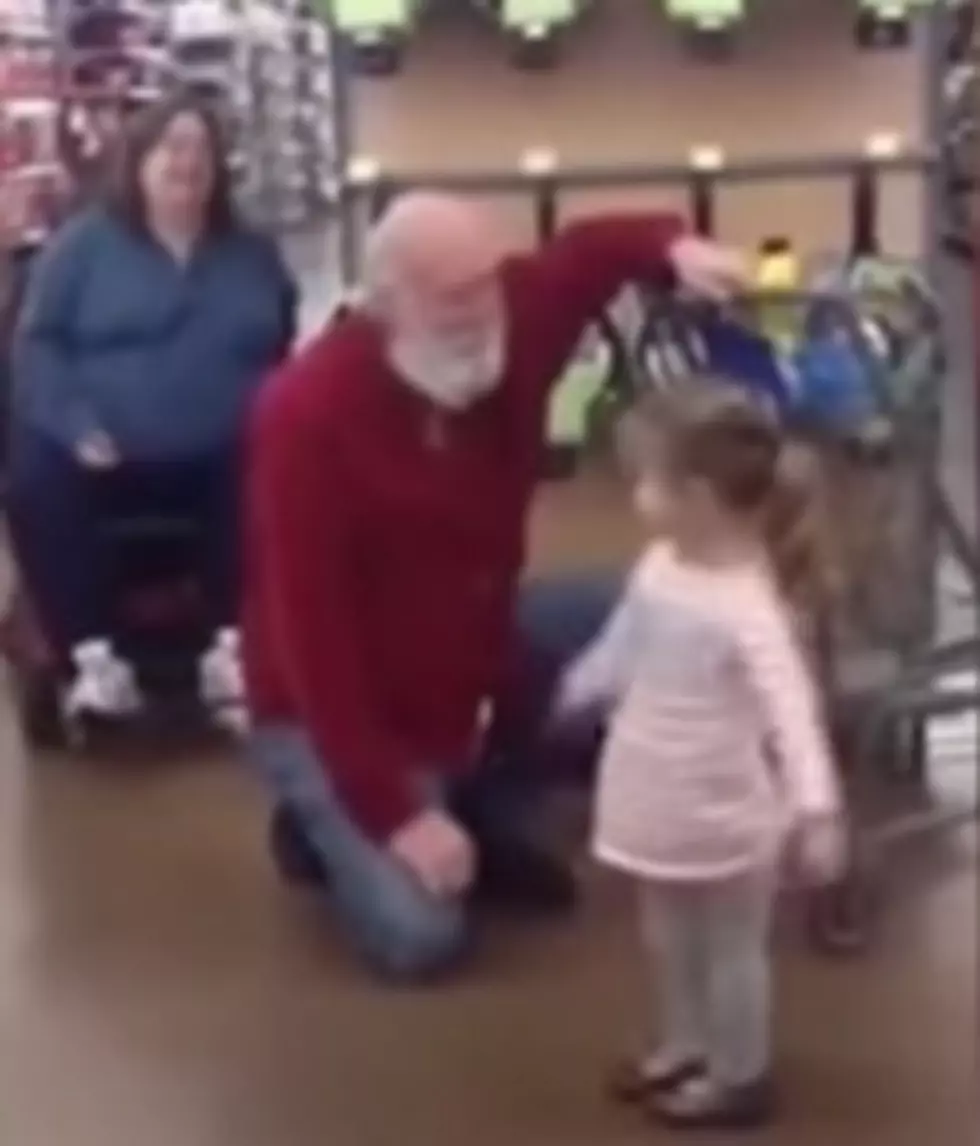Little Girl Mistakes Bearded Shopper For Santa Claus [VIDEO]