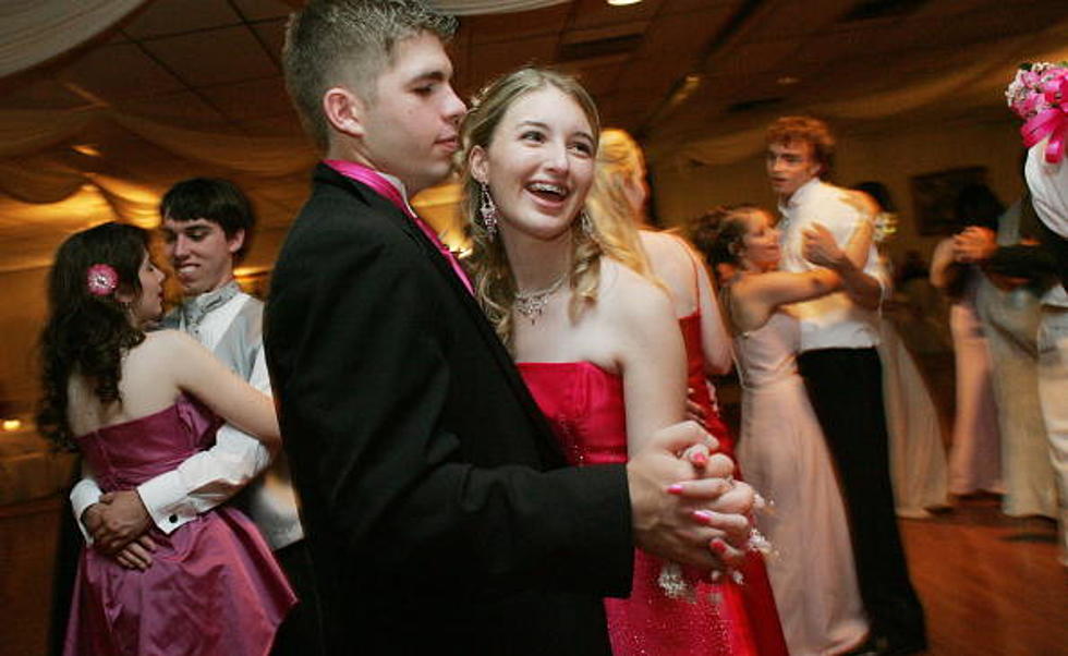 Teens Take The Cake With Their Brilliant Superhero Prom Pic [PIC]
