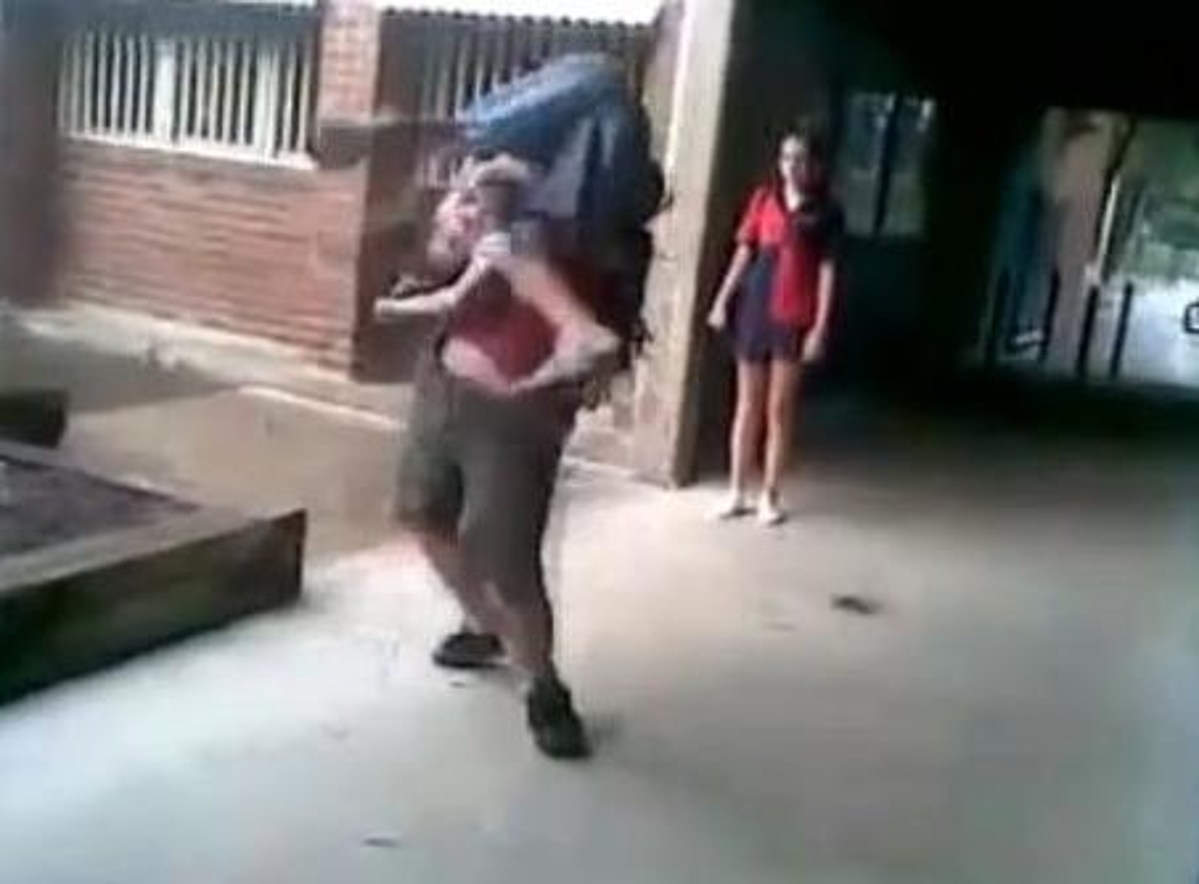 The Bully Gets OWNED - The Remix (VIDEO) .