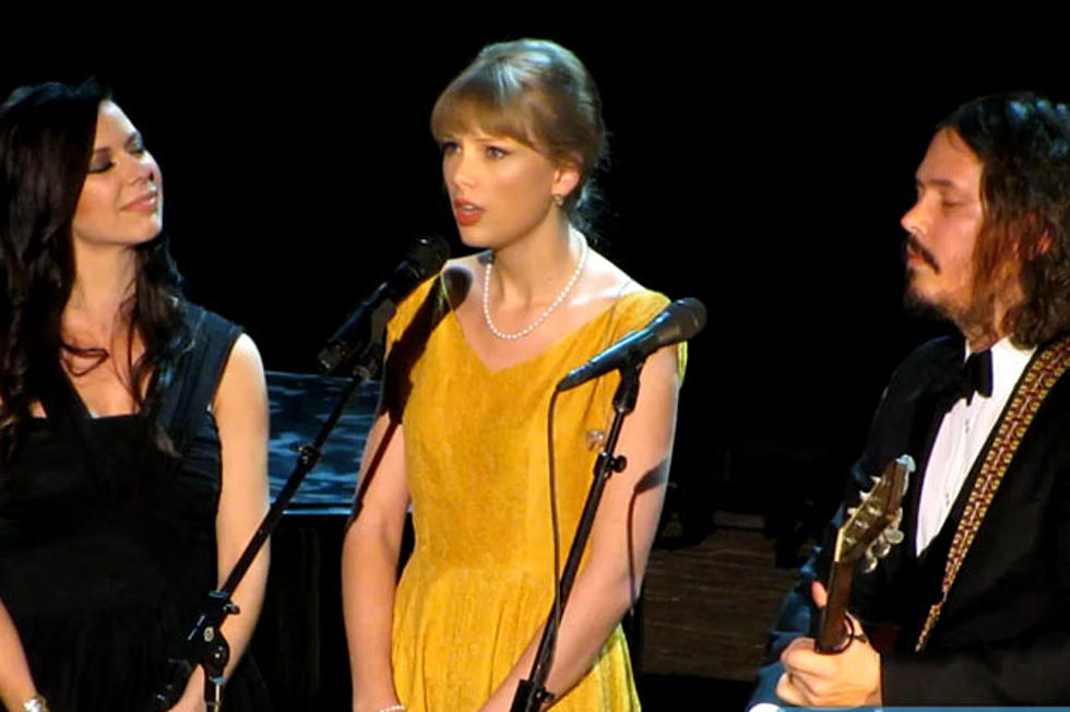 Watch Taylor Swift Perform Her New Track ‘Safe and Sound’