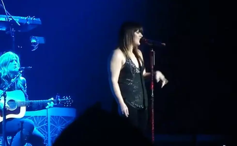 Kelly Clarkson Covers Madonna Saturday Night At The Horseshoe Casino Riverdome With K945! (VIDEO)