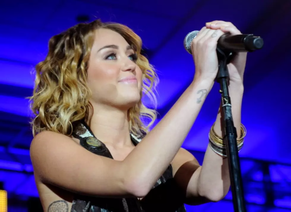 Miley Cyrus Performs Despite Illness