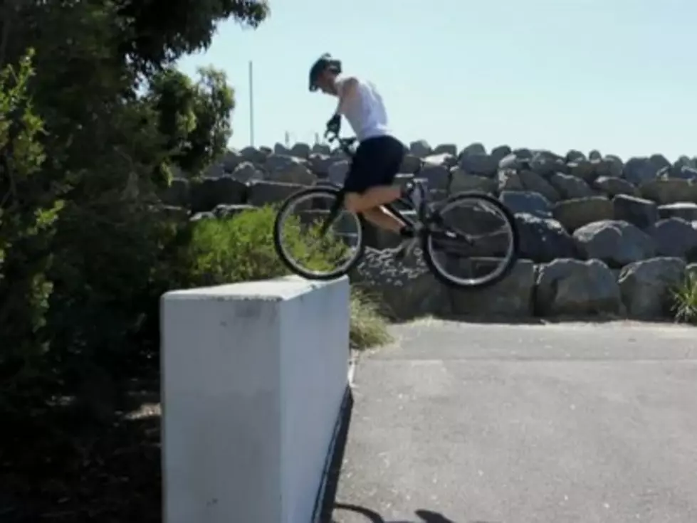&#8216;Andrew Dickey &#8211; Black Bike&#8217; CRAZY Urban Biking Skills [Video]