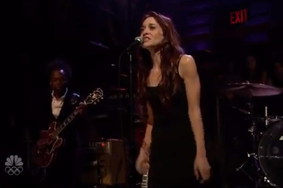 Fiona Apple Opens Up to Jimmy Fallon, Covers Paul McCartney’s ‘Let Me Roll It’