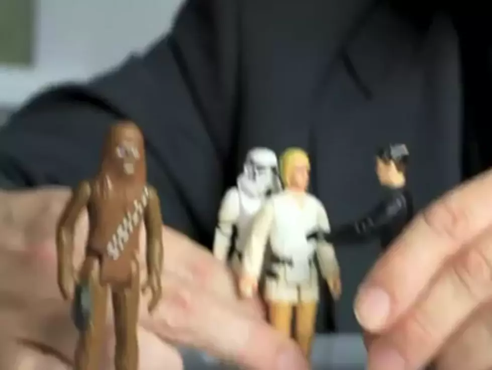 Comedian Colin Mochrie Acts Out ‘Star Wars’ with Action Figures