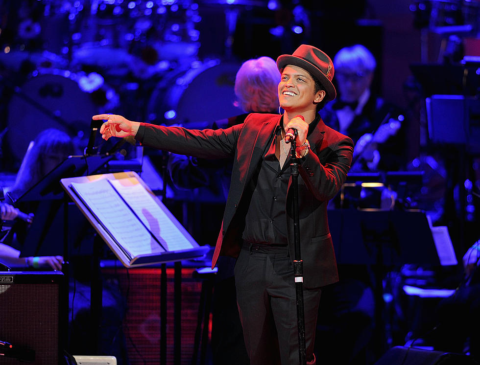 Bruno Mars To Host “SNL”