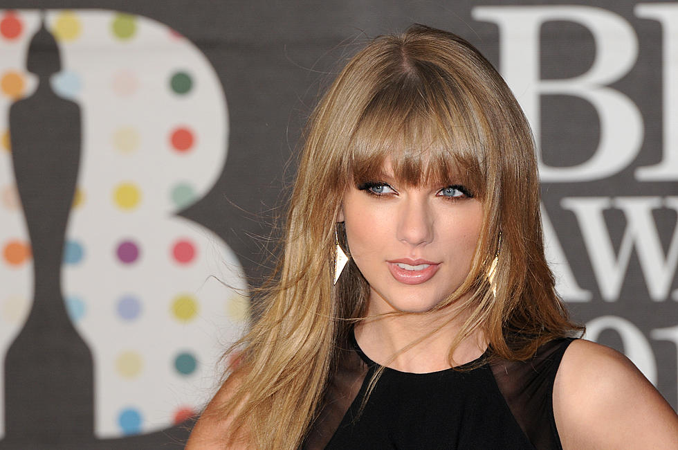 Taylor Swift Tweets Out Picture of Herself as a Kid Just So She Can Win ‘Entertainer of the Year’ Award [PHOTO]