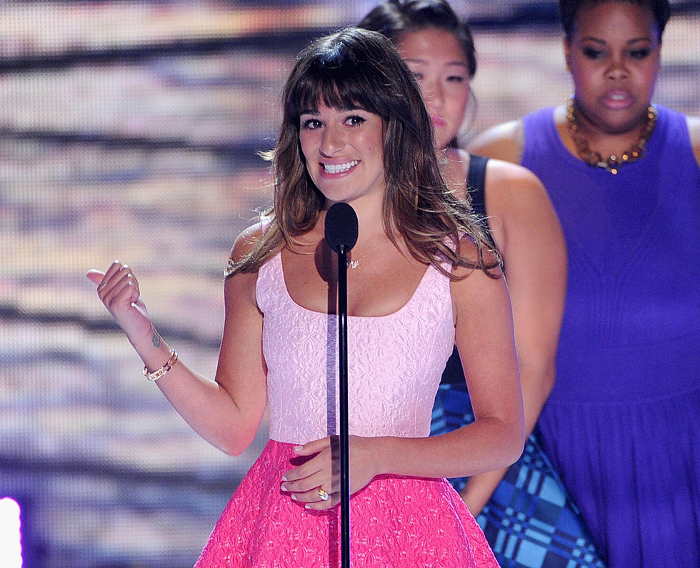 Lea Michele Breaks Down As She Dedicates Teen Choice Award To Cory Monteith (VIDEO)