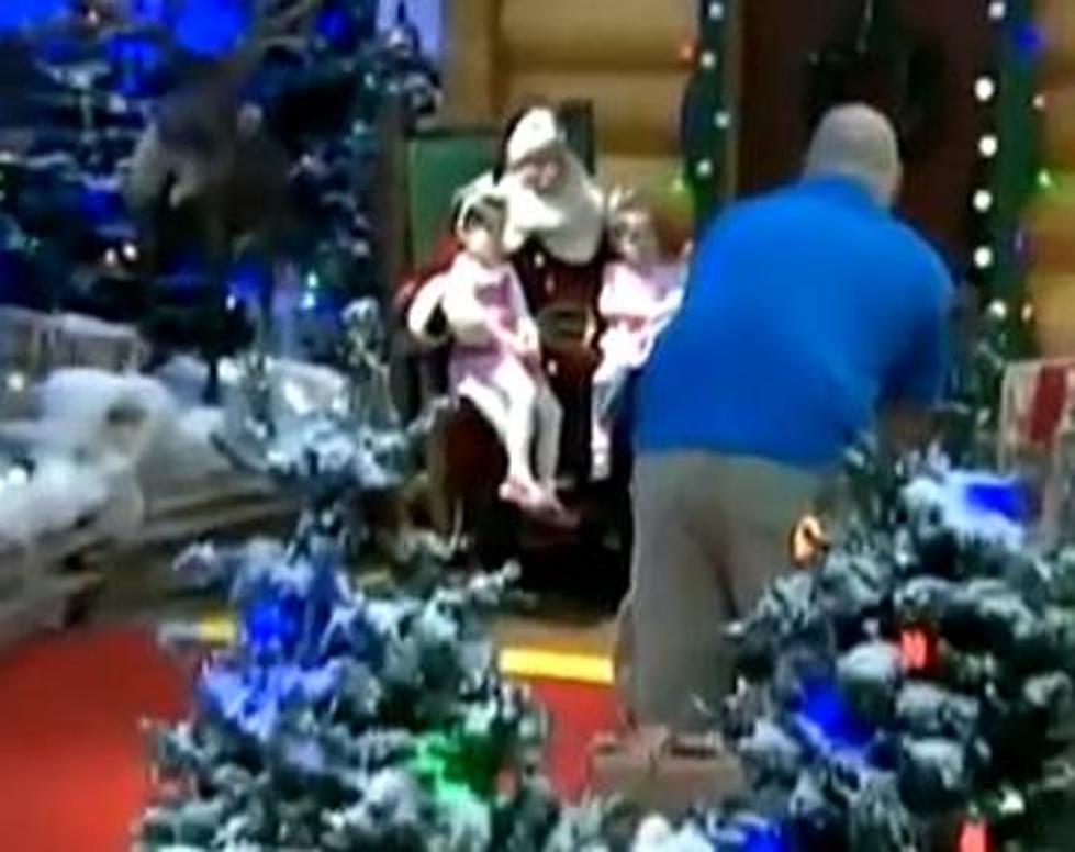 Sign Language Santa Brings Christmas Joy To Hearing-Impaired Children [VIDEO]