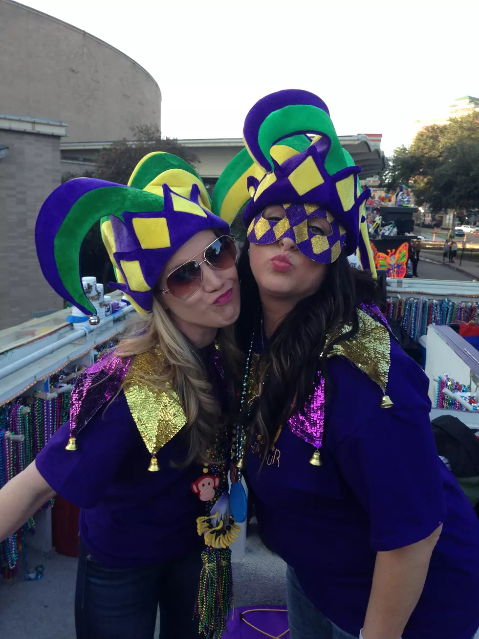 How To Catch The Most Mardi Gras Beads