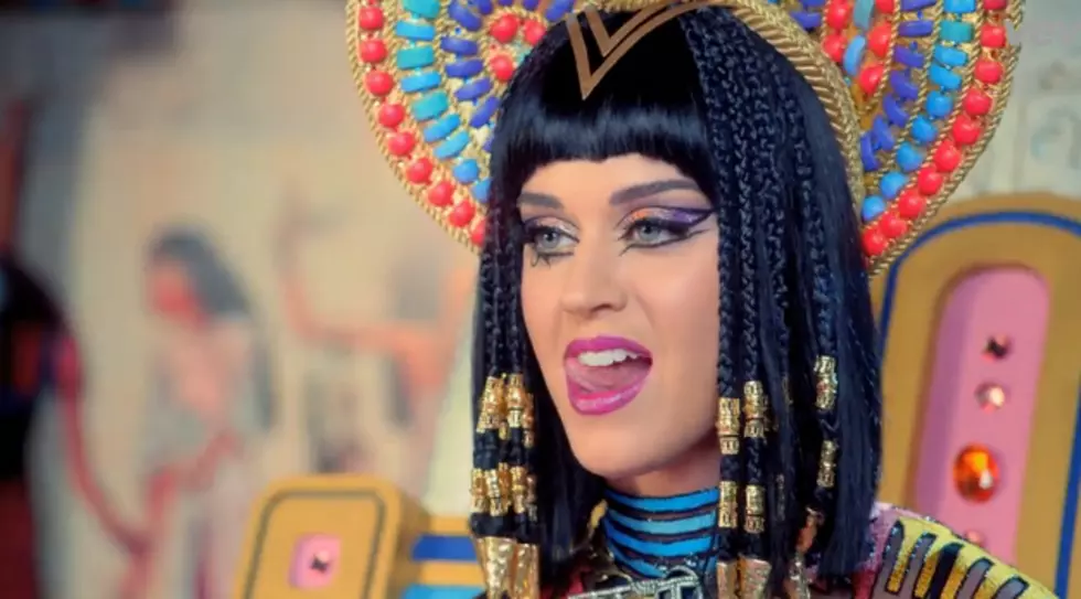 Katy Perry Unveils Colorful Katy-Patra Look in New &#8216;Dark Horse&#8217; Video