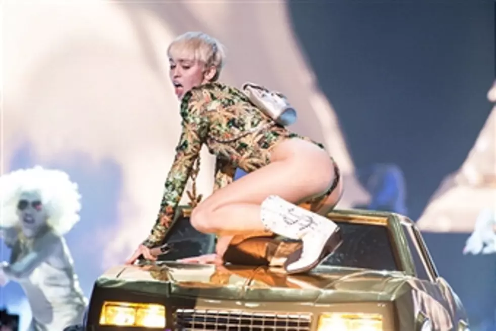 Miley Cyrus Sings Karaoke, Rocks ‘Baby Got Back’ In New Orleans [VIDEO]