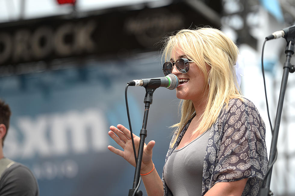 Jamie Lynn Spears Performs at Stage at Silver Star Tonight