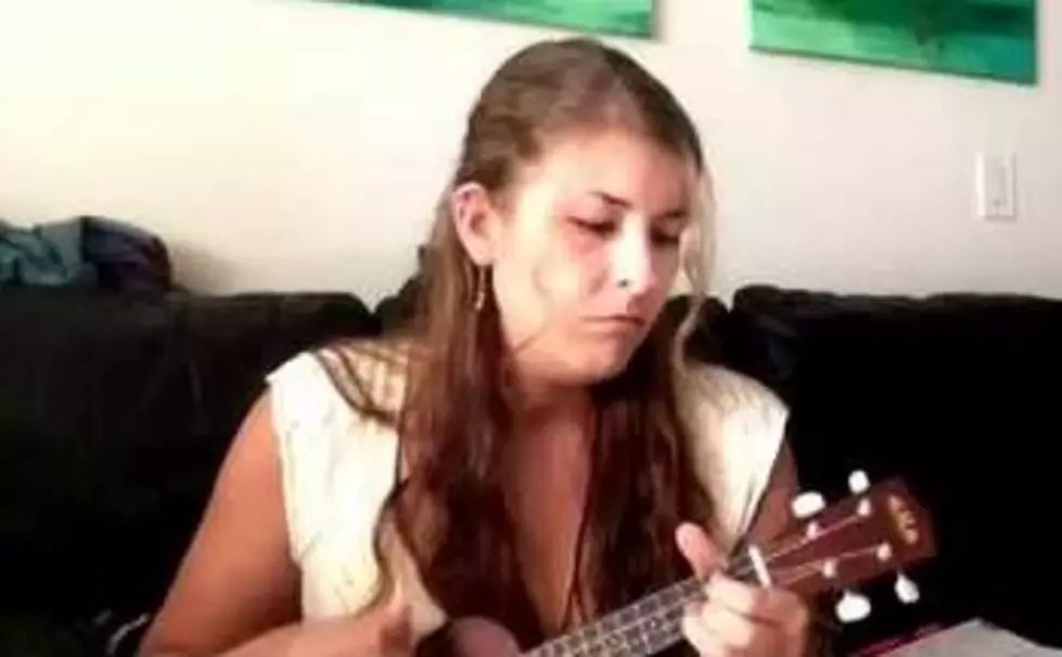 Cat Interrupts Woman’s Song – Her Reaction is Priceless [NSFW]