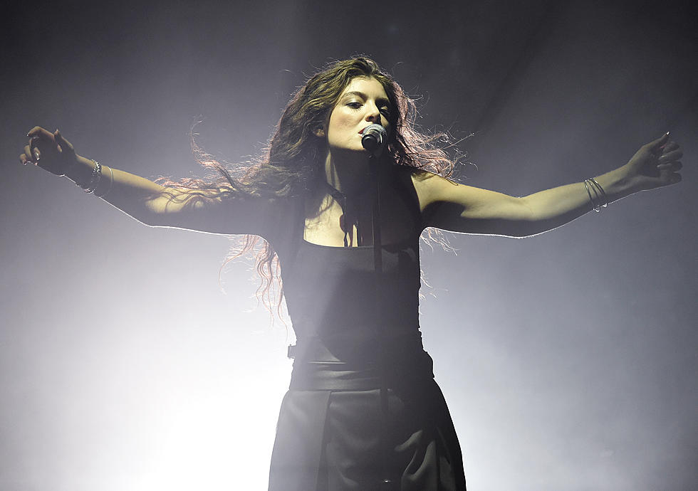 12-Year-Old Lorde Covers Kings Of Leon (VIDEO)