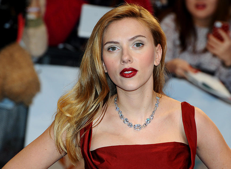 Scarlett Johansson Weds In Secret Ceremony