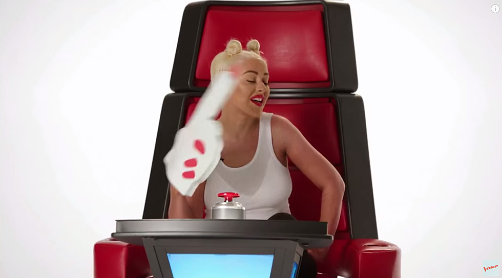 Christina Aguilera Opens Up Her Bag Of Impressions (VIDEO)