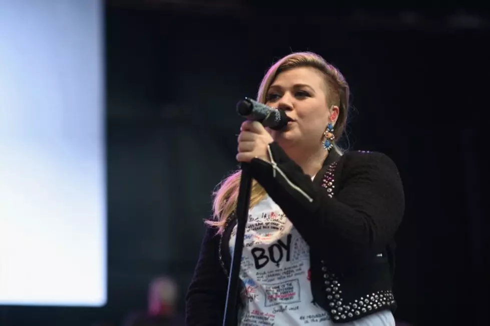 Kelly Clarkson Covers &#8216;Blank Space&#8217; (VIDEO)