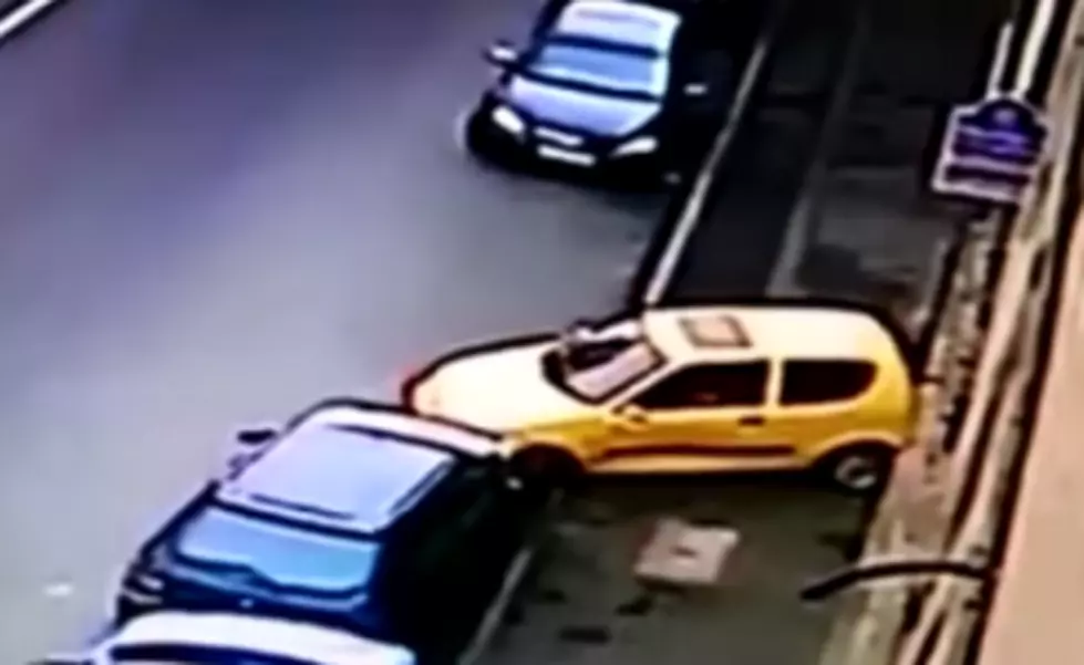 Is This the Worst Parallel Park Attempt of All Time?