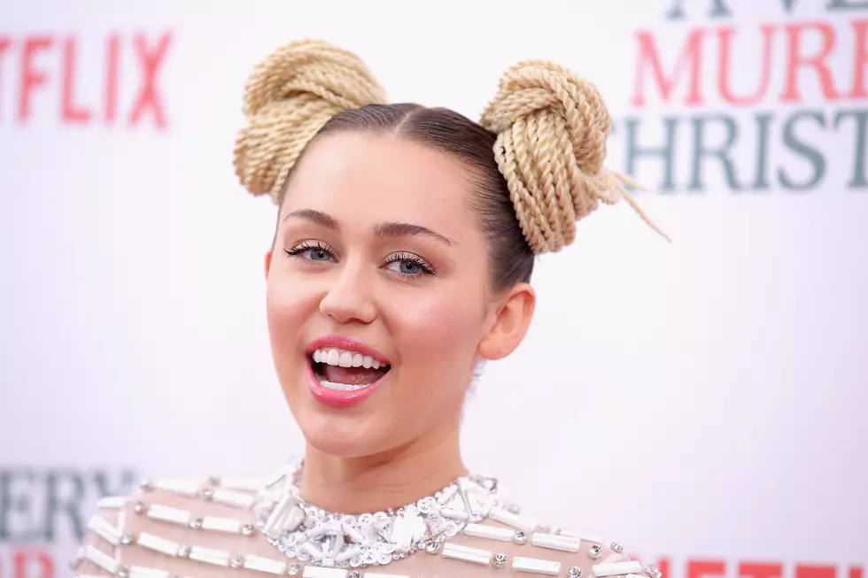 Miley Cyrus Dons Familiar Diamond Ring, Are She and Liam Hemsworth Headed Toward Marriage? [PHOTO]