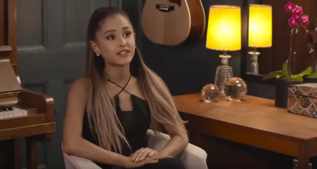 Ariana Grande Holds A &#8216;Lip Sync Conversation&#8217; With Jimmy Fallon (VIDEO)
