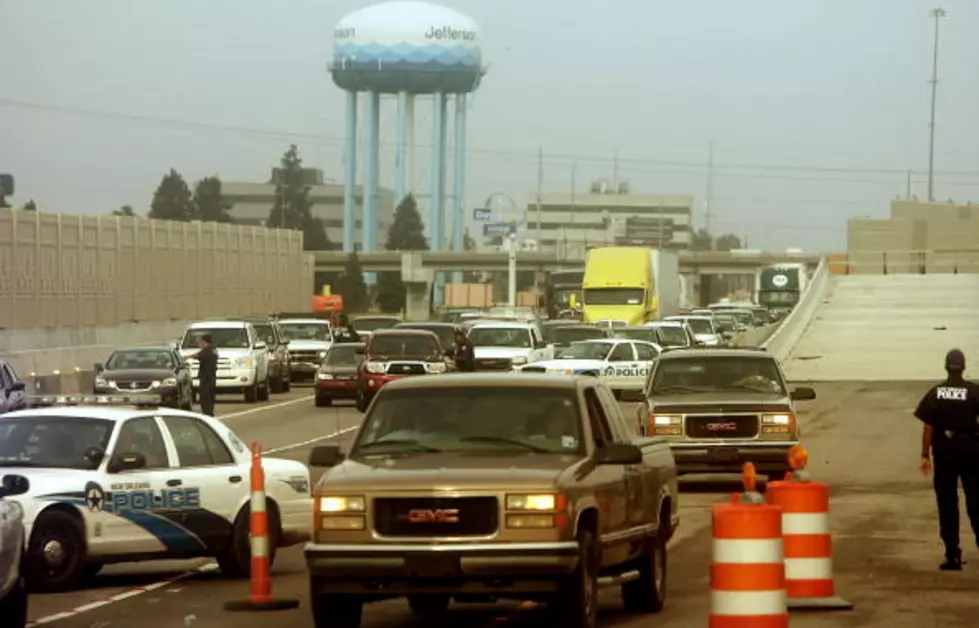 Idiot Driver Drives in Reverse Through Heavy Traffic [VIDEO]