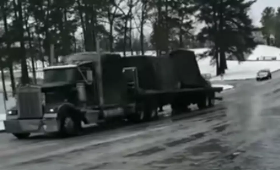 Texas 18-Wheeler Has a Tough Time on the Icy Roads [VIDEO]