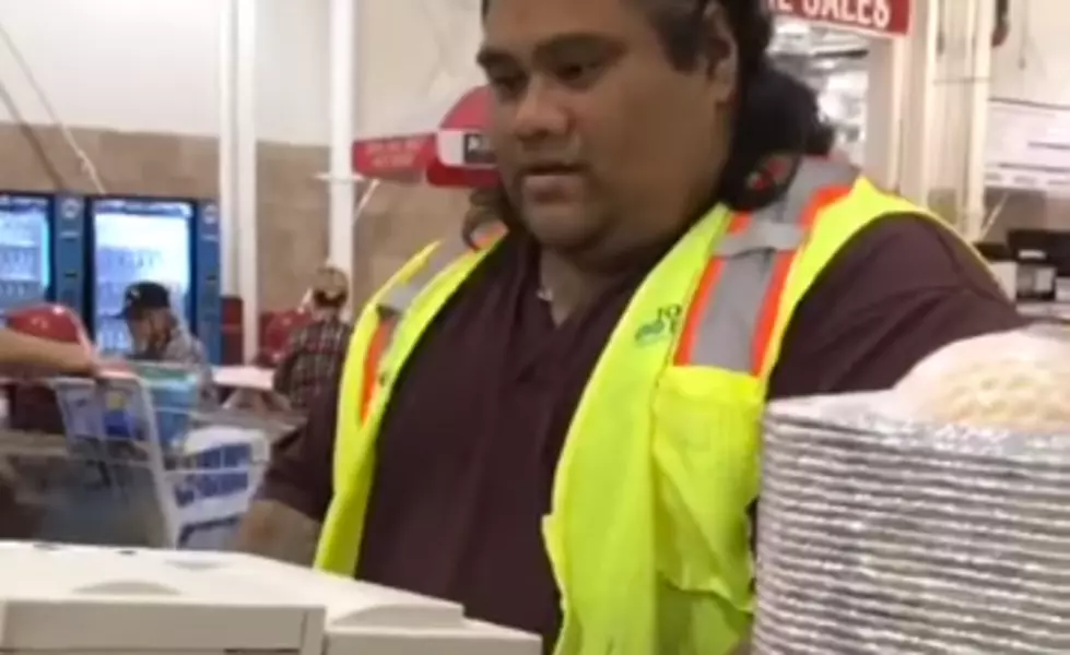Kids Think Cashier is Character from &#8220;Moana&#8221;, He Plays Along