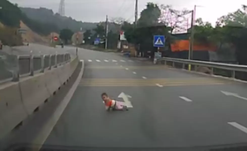 Baby Crawls Across Highway, Miraculously Isn’t Hurt [VIDEO]