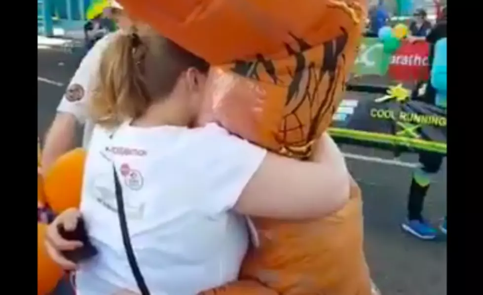 Man in T-Rex Costume Proposes to Girlfriend [VIDEO]