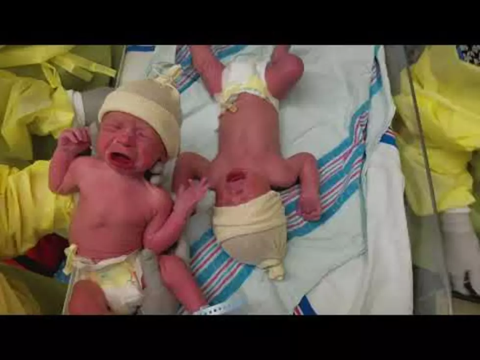 Newborn Twins Instantly Stop Crying Once They’re Reunited [VIDEO]