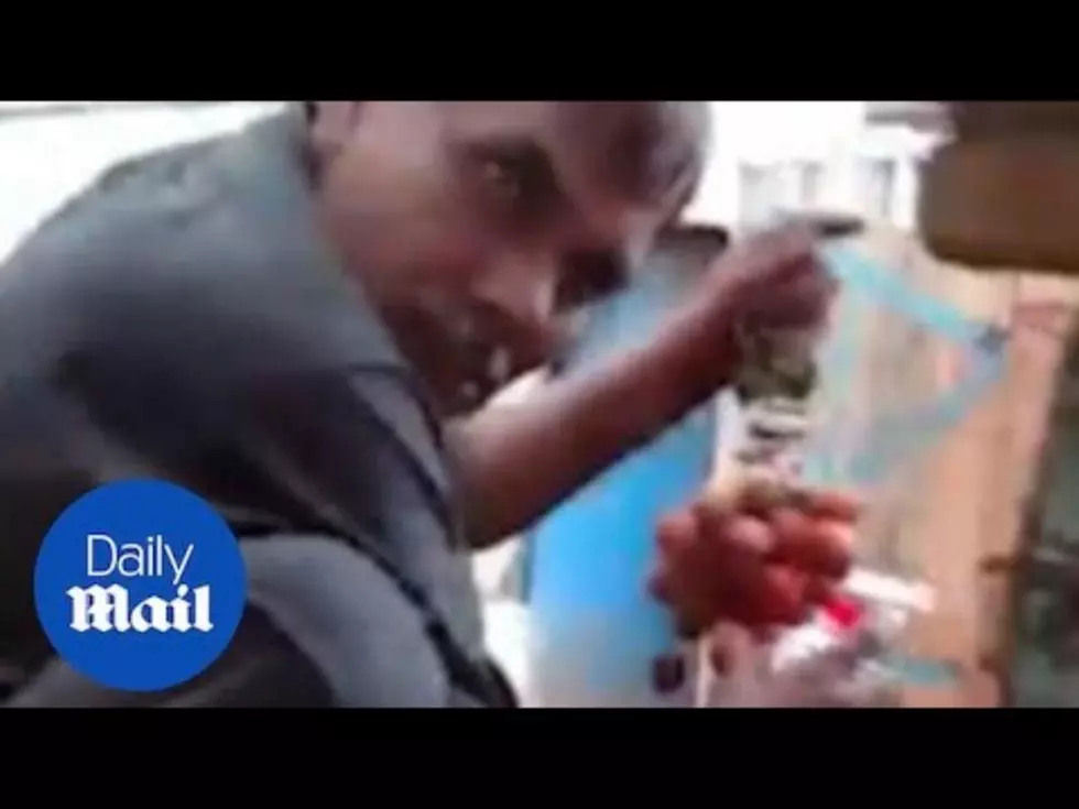 Street Vendor Caught Spray Painting Green Grapes Red [VIDEO]