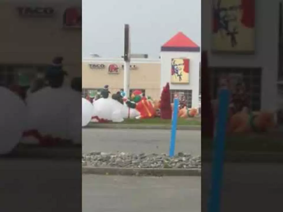 Wind Causes Two Inflatable Snowmen to Fight [VIDEO]