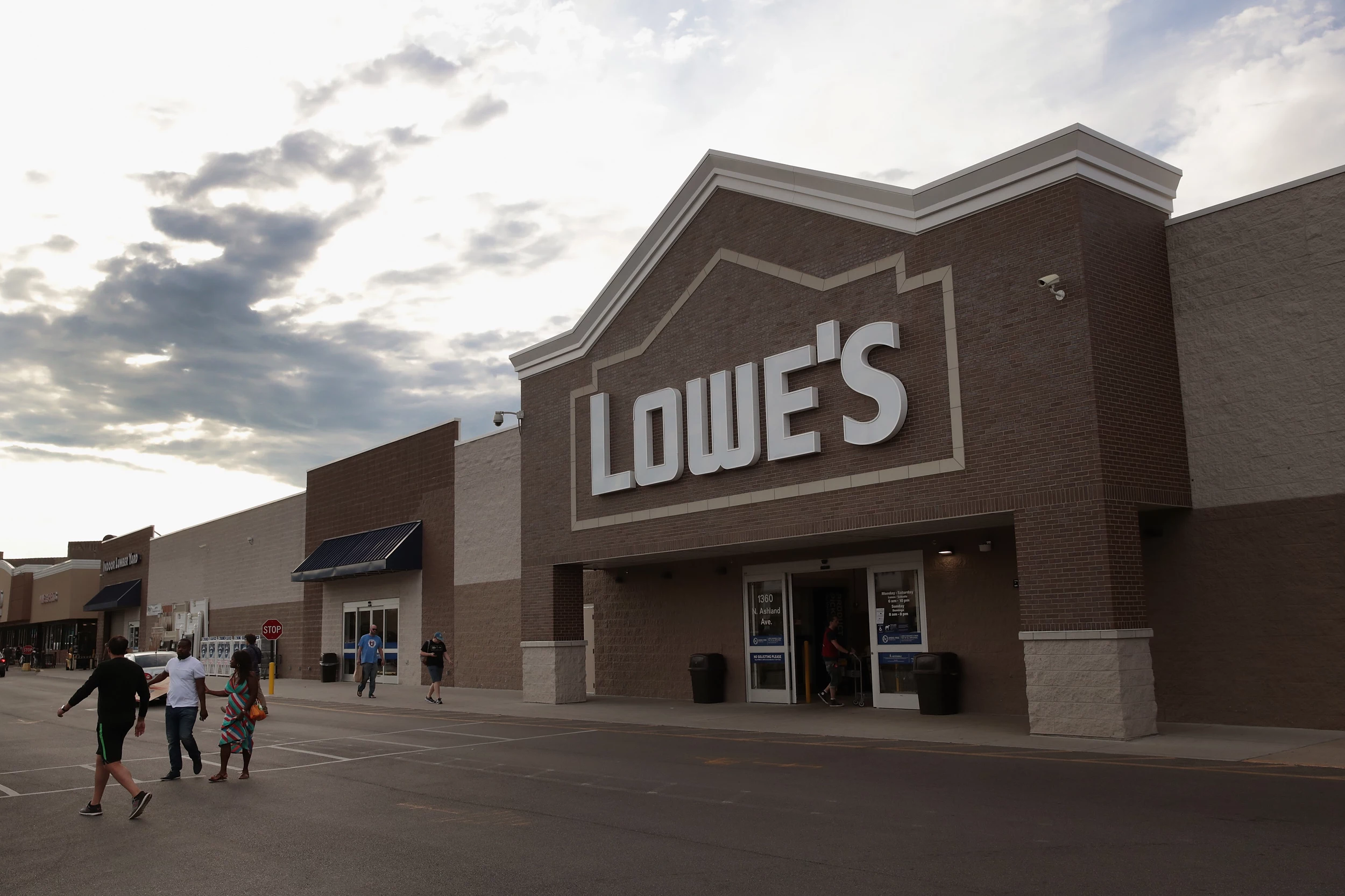 Lowes | 99.9 KTDY