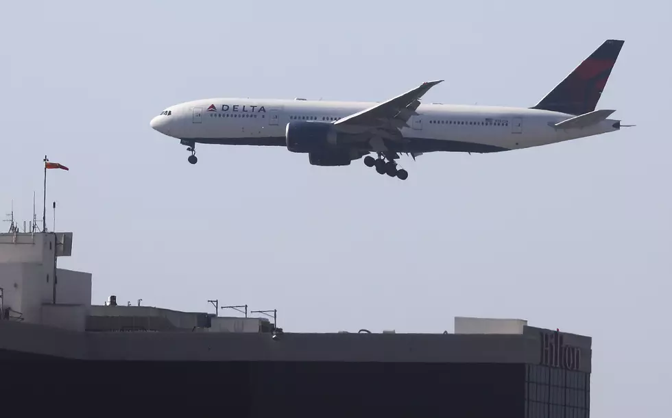 Man Enjoys Regional Jet Solo [VIDEO]