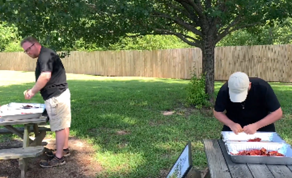 Jay vs. Greer Crawfish Eating Contest [VIDEO]