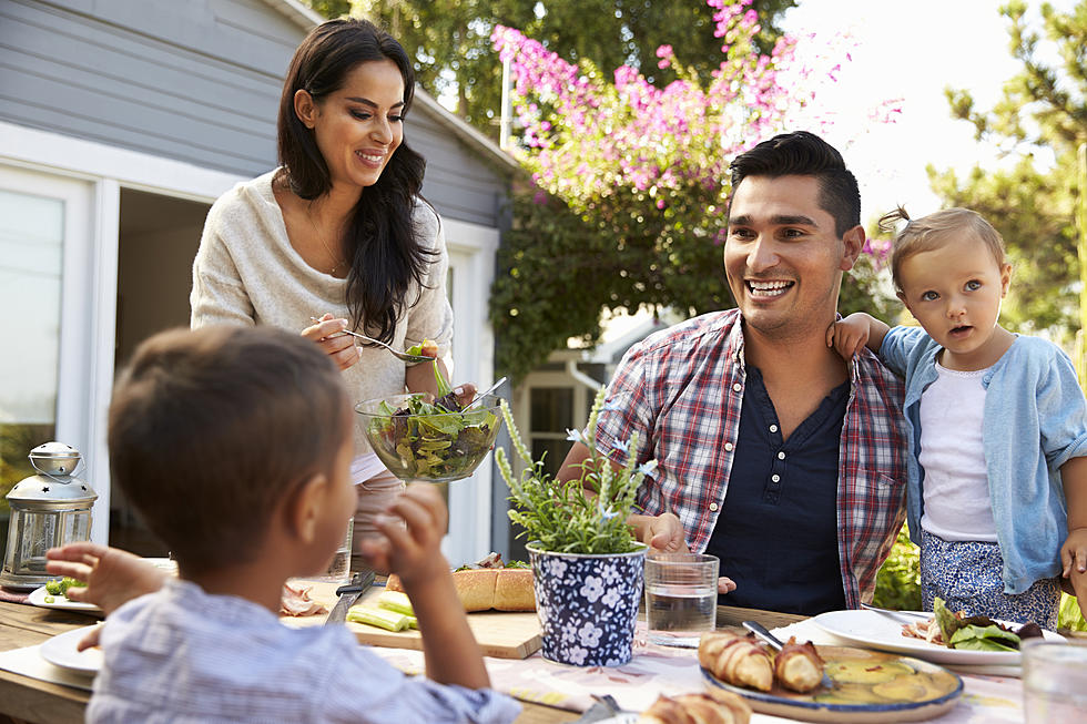 Survey Reveals One Third of Families Don&#8217;t Talk at Dinner Table