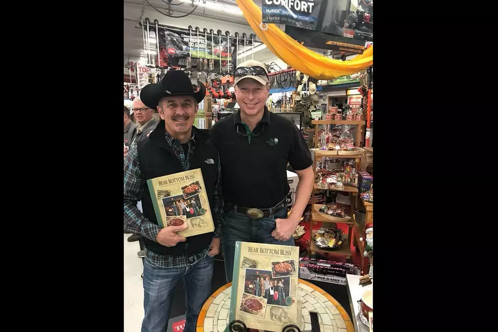 Tubb's Store Feeding Bossier First Responders on Christmas Day