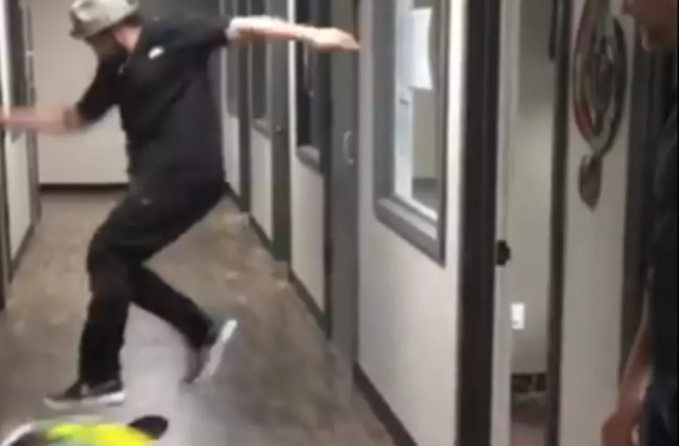 Tried to Ride a Skateboard, Failed Immediately [VIDEO]