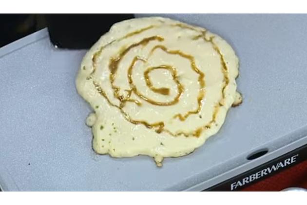 Make The Cheesecake Factory&#8217;s Cinnamon Roll Pancakes