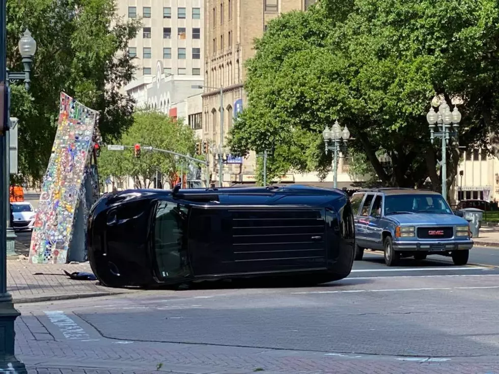 Rollover Crash in Downtown Shreveport Damages Monument