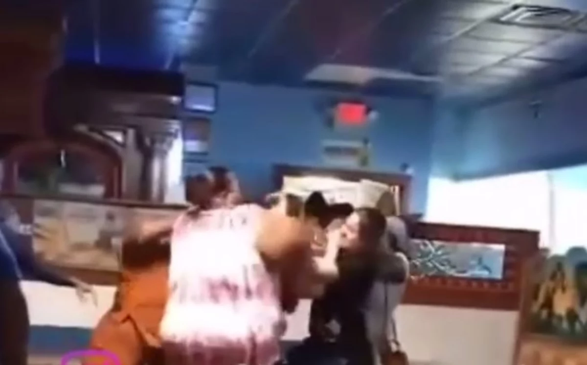 Huge Fight Breaks Out At Nicky S Between Staff And Customers - star city brawl video