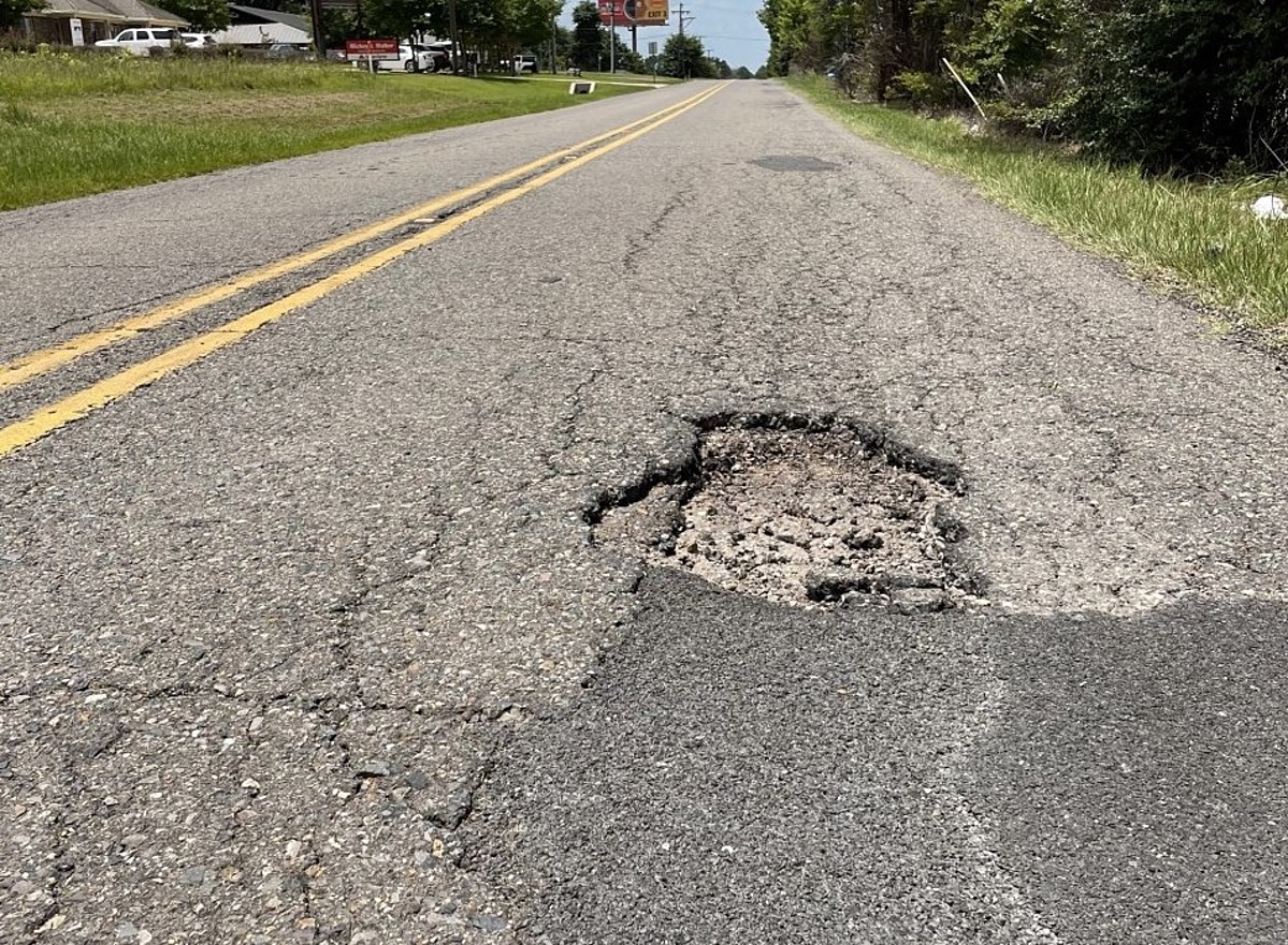 This Mammoth Shreveport Pothole is Wrecking Cars