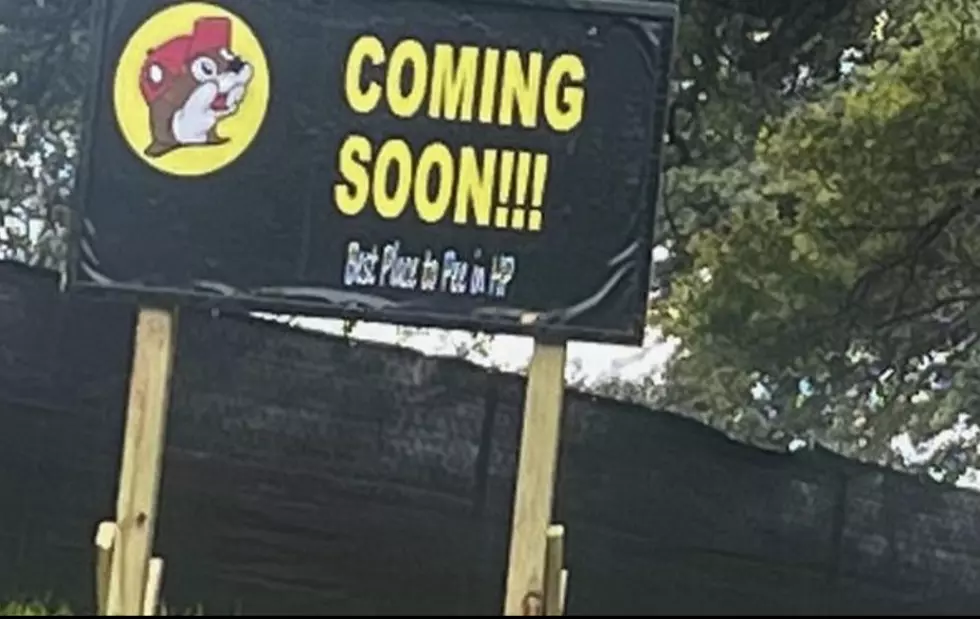 This Buc-ee&#8217;s Sign Shockingly Popped Up Inside A Neighborhood