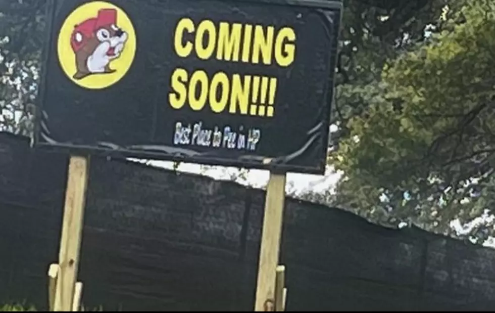 This Buc-ee’s Sign Shockingly Popped Up Inside A Neighborhood