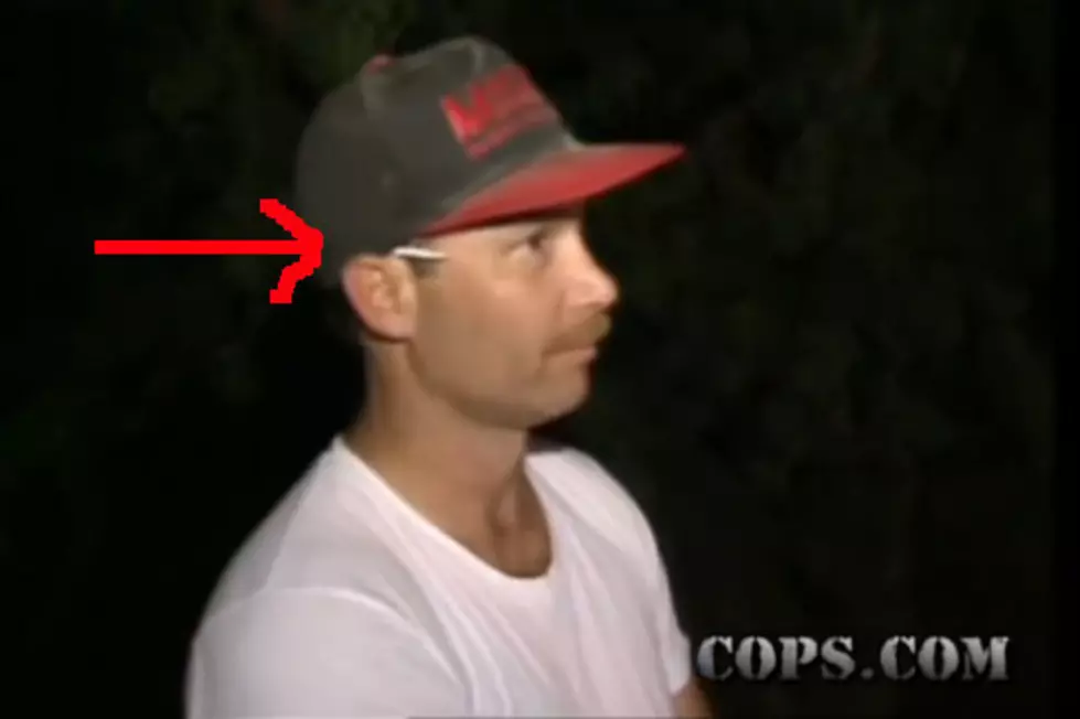 Stupid Guy Tells Cop He Hasn’t Smoked Pot While Having a Joint Stuck Over His Ear