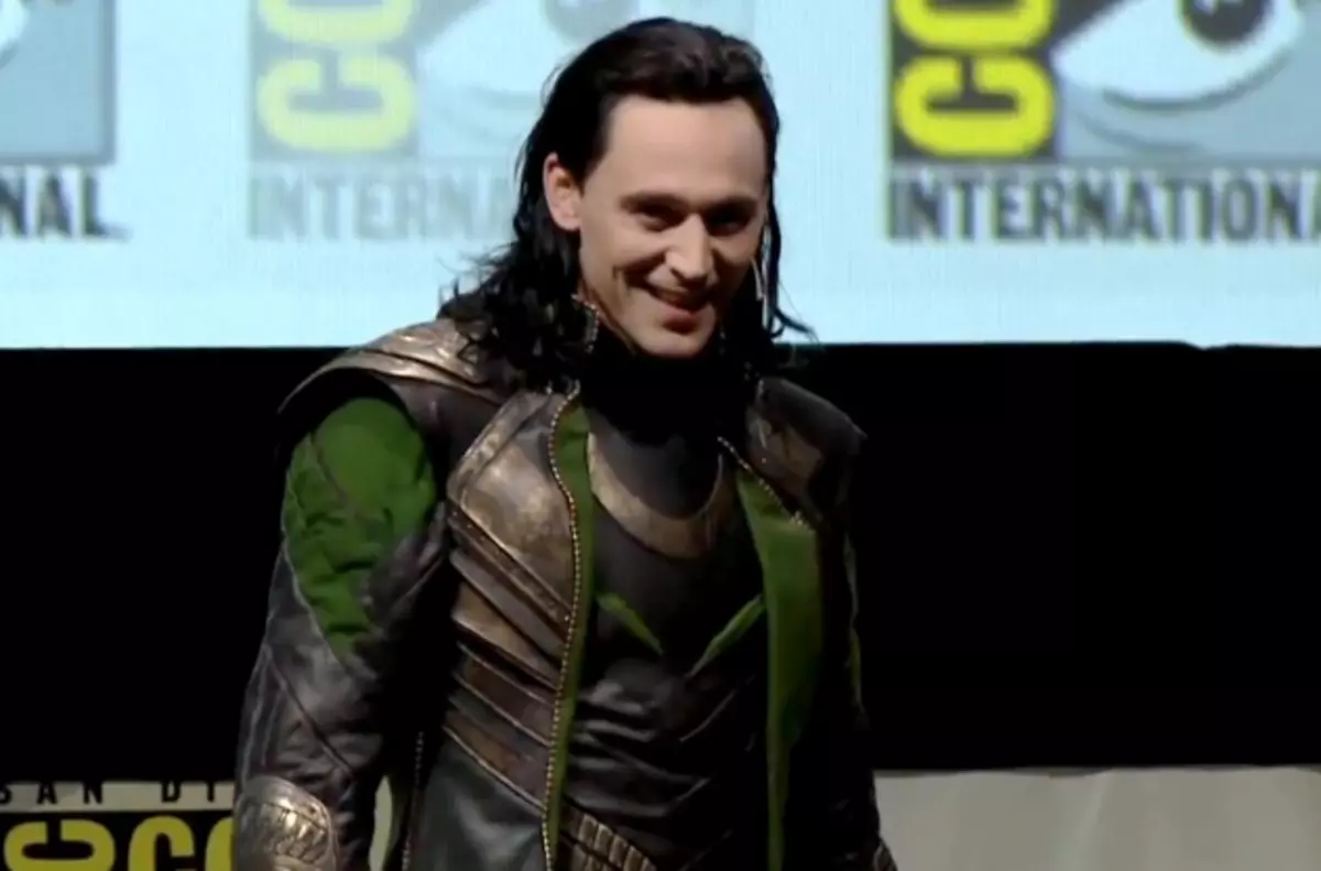 Tom Hiddleston Hams It Up at Comic Con 2013 Marvel Panel, Looks  Suspiciously Like Tommy Wiseau